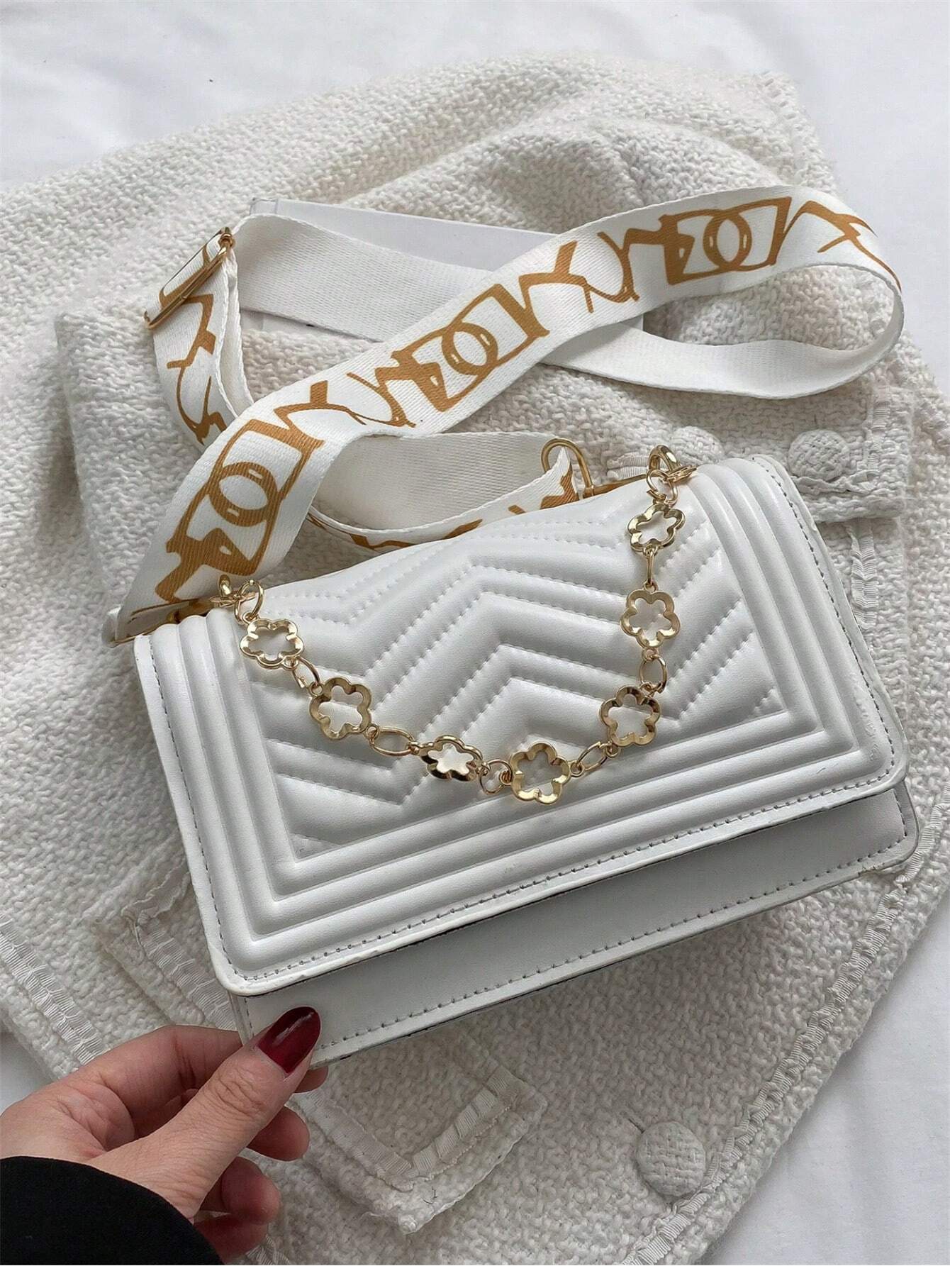 1_Bolsa_Cruzada_De_Hilo_Blanco_Con_Decoracin_De_Cadena_De_Moda_Perfecta_Para_El_Uso_Diario_De_Mujeres__SHEIN_USA_main_0 1 Bolsa Cruzada De Hilo Blanco Con Decoración De Cadena De Moda, Perfecta Para El Uso Diario De Mujeres - Imagen 1