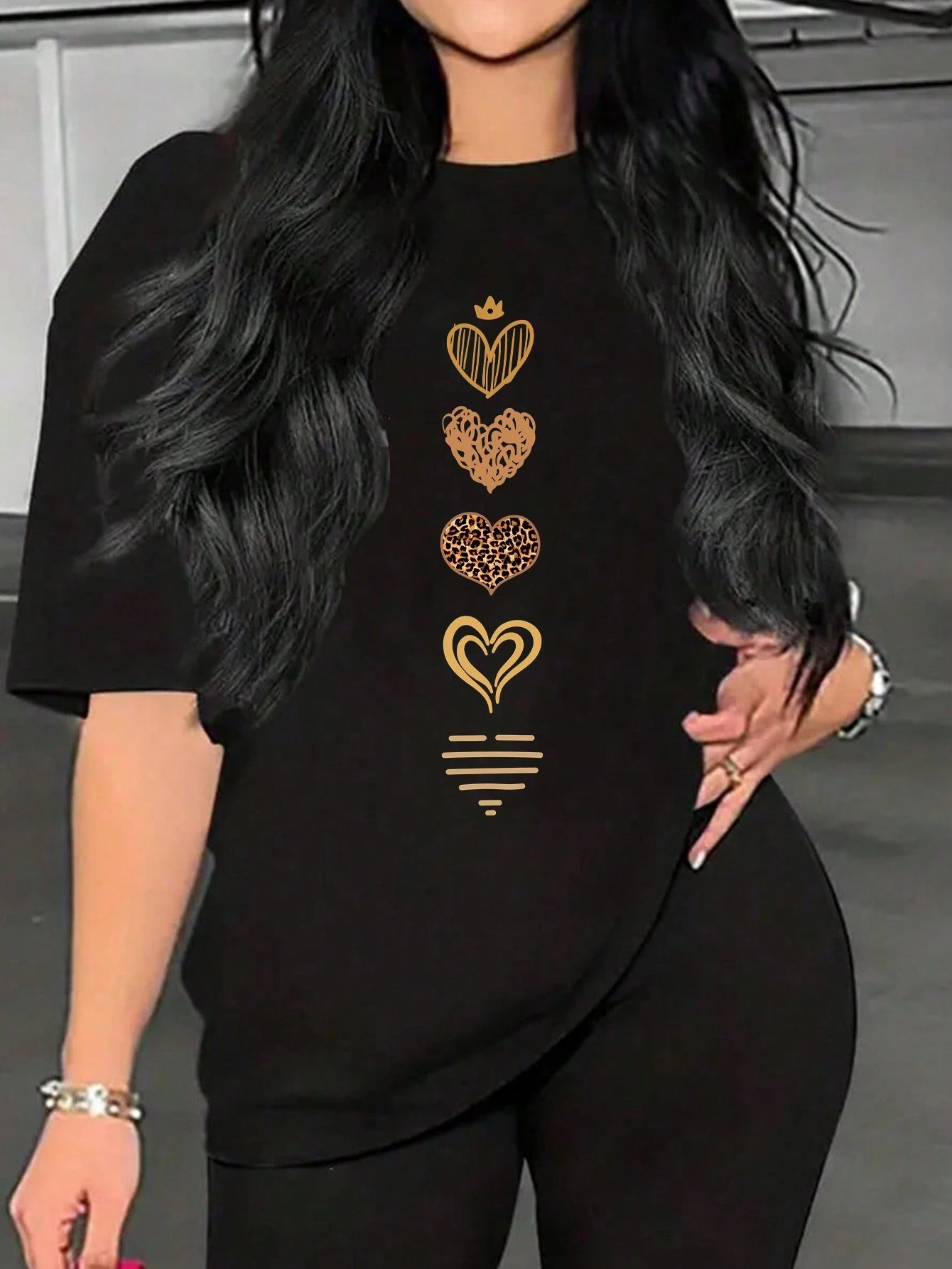 Camiseta de mujer con estampado de corazón y mangas cortas - Imagen 1