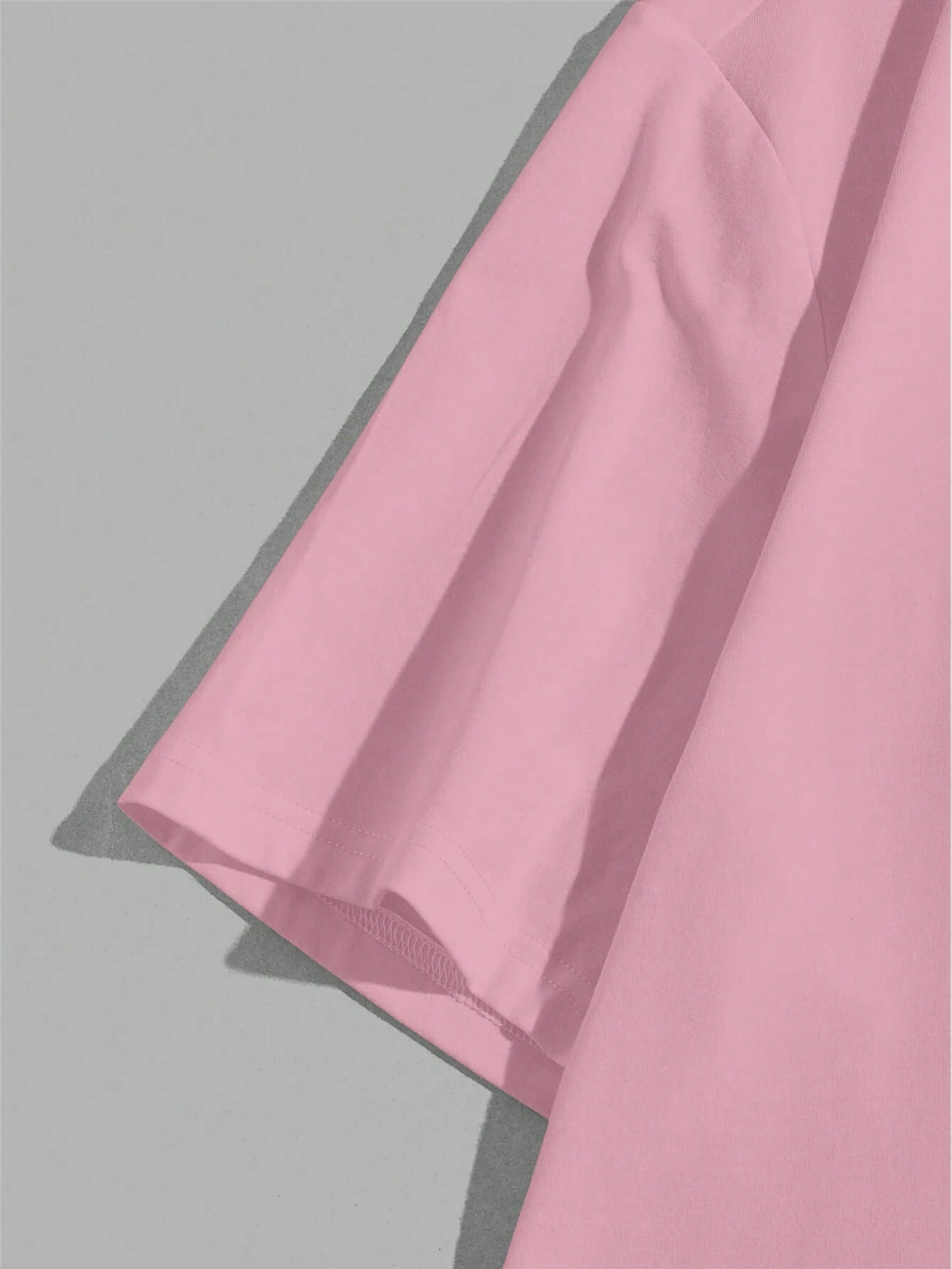 Camiseta de manga corta de ajuste regular para hombre con etiqueta de tamaño de punto rosa oscuro - Imagen 4