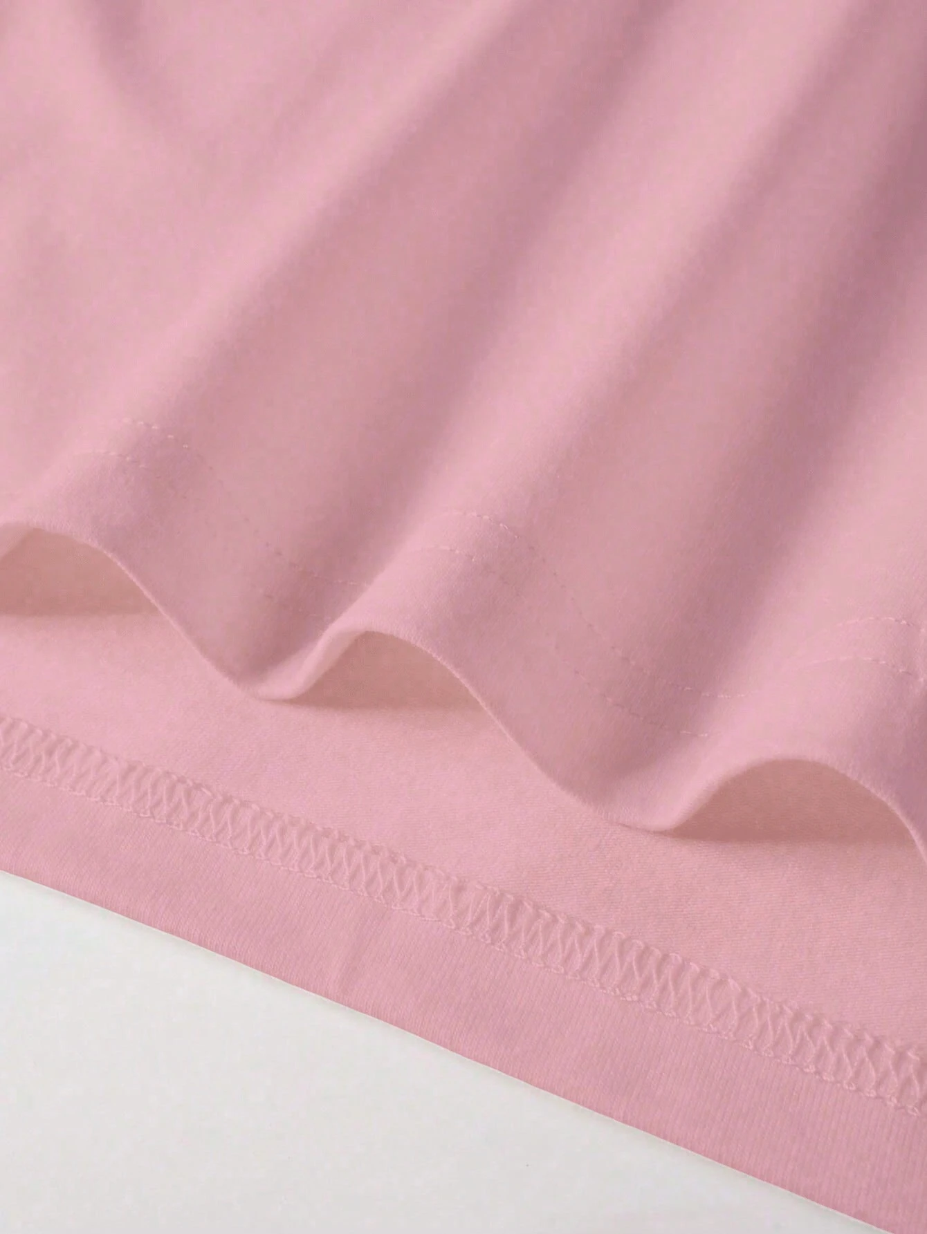 Camiseta de manga corta de ajuste regular para hombre con etiqueta de tamaño de punto rosa oscuro - Imagen 5