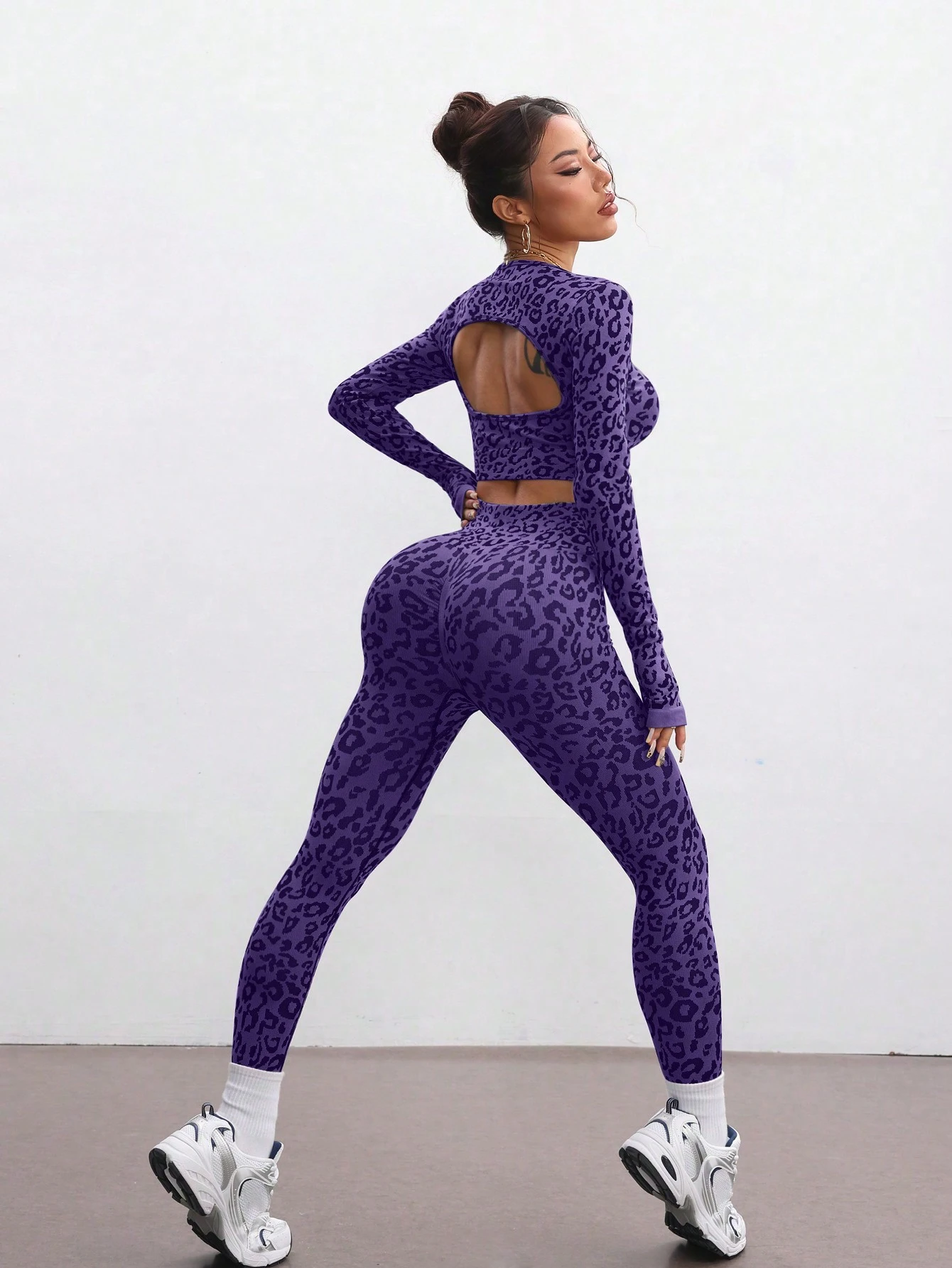 Conjunto de top de manga larga y pantalones largos deportivos sin costuras con estampado de leopardo - Imagen 5