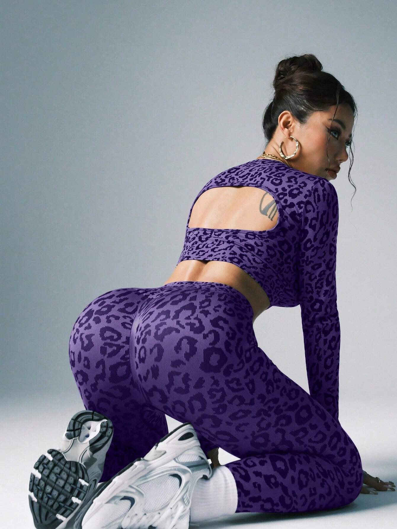 Conjunto de top de manga larga y pantalones largos deportivos sin costuras con estampado de leopardo - Imagen 6