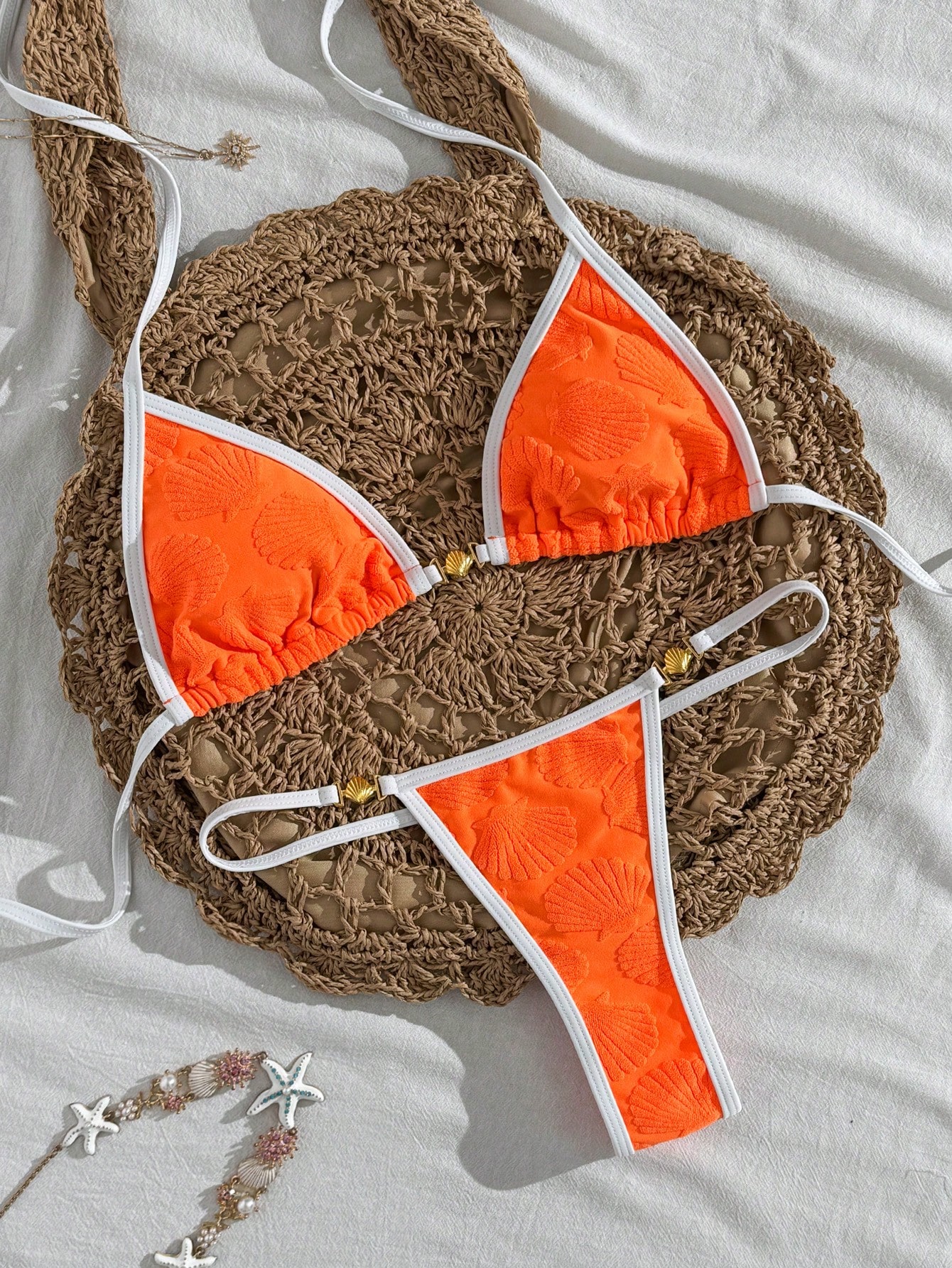 SHEIN_Traje_de_bao_de_3_piezas_sexy_para_mujer_con_detalles_de_conchas_tirantes_ajustables_Bottom_tipo_tanga_atuendo_para_la_playa_main_0 Traje de baño de 3 piezas sexy para mujer con detalles de conchas, tirantes ajustables, Bottom tipo tanga, atuendo para la playa - Imagen 1