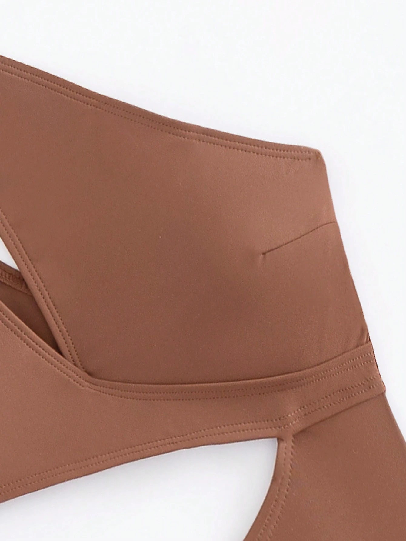 Traje de baño de una sola pieza con diseño de hombro descubierto, hueco y unicolor para vacaciones en la playa - Imagen 4